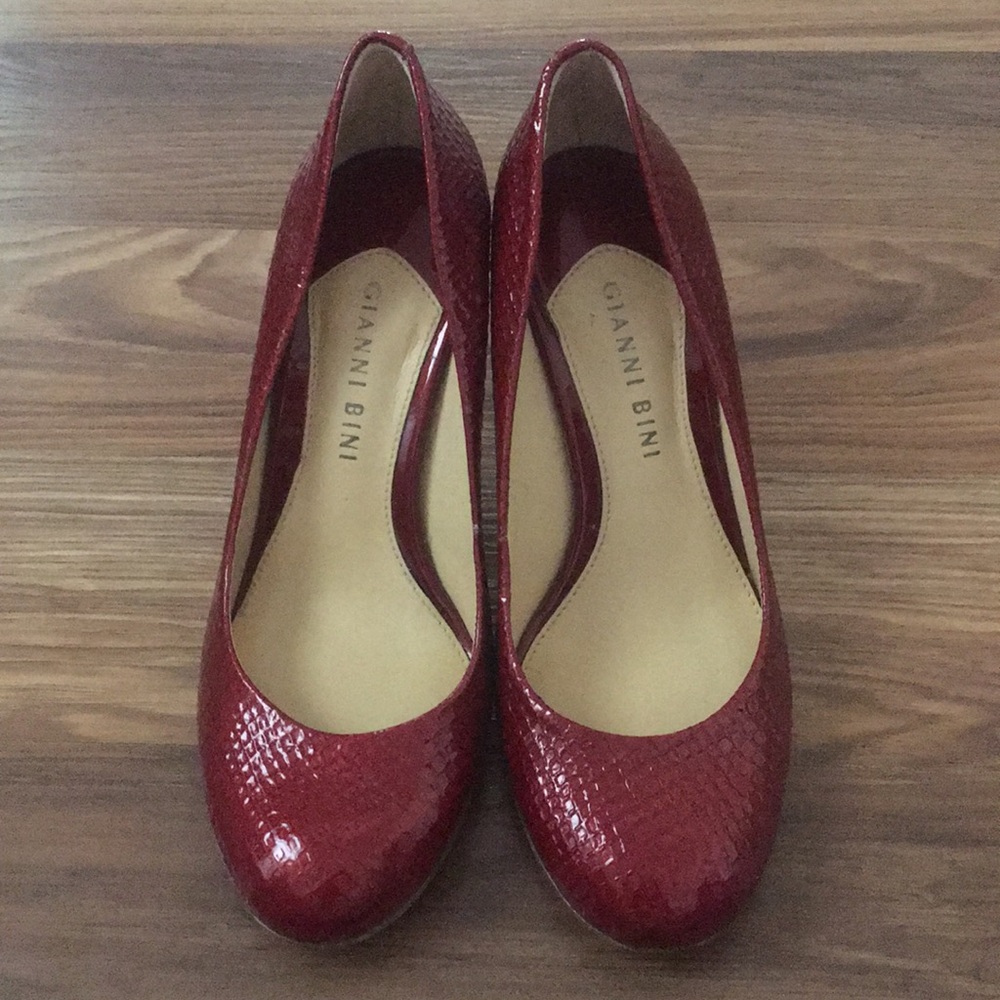 Gianni Bini Textured Deep Red Pumps